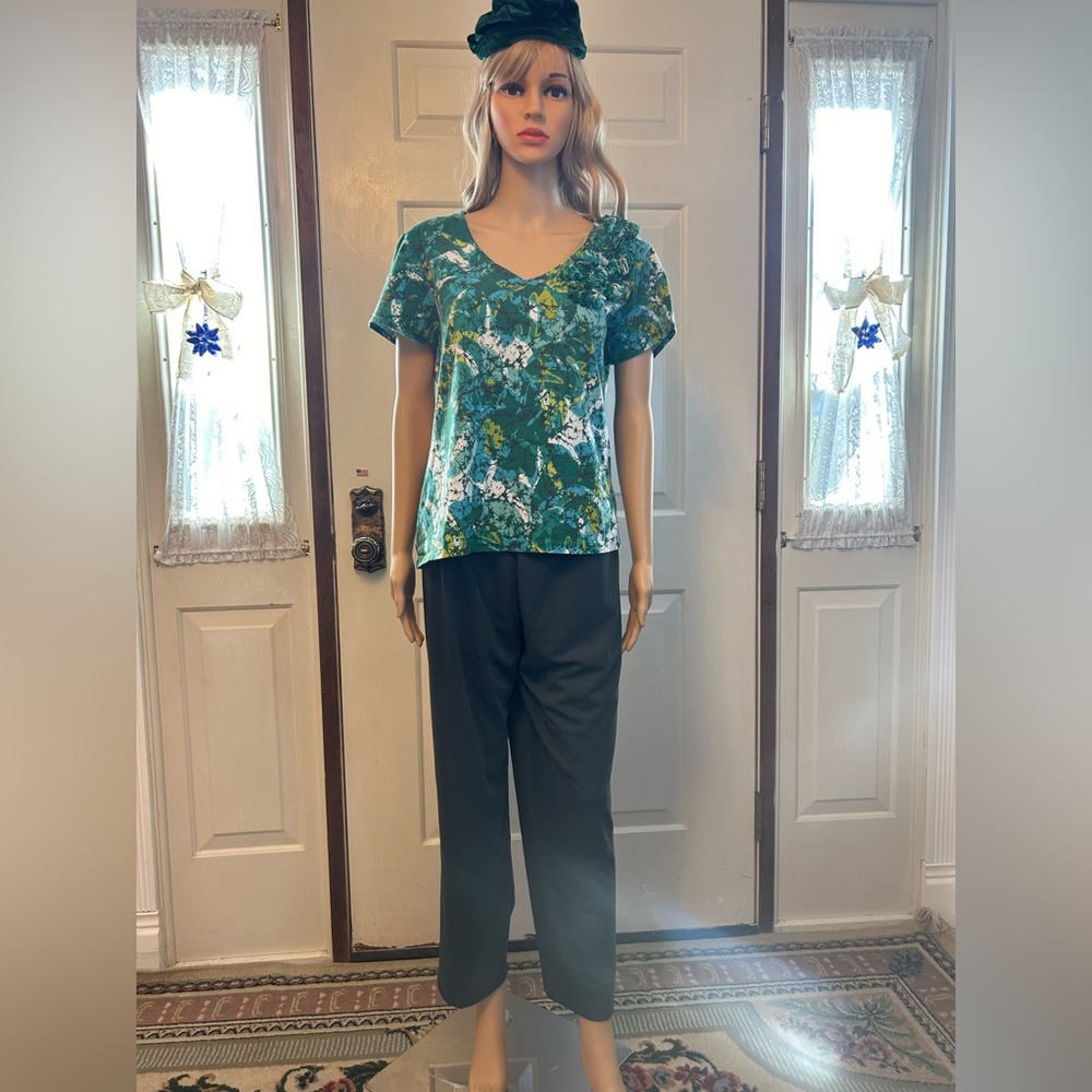 Ruby Rd. Top L In A Green Multicolor Print. Susan… - image 1